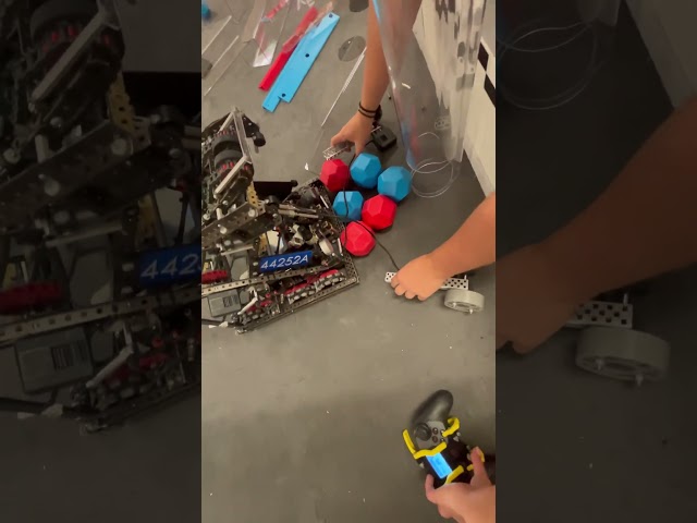 Vex push back 44252A match load intake prototype (side rollers)