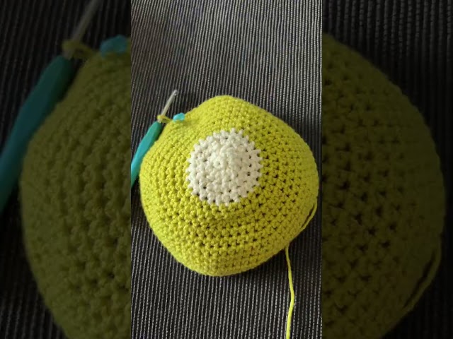 I crocheted a 🥝 into a bucket hat!