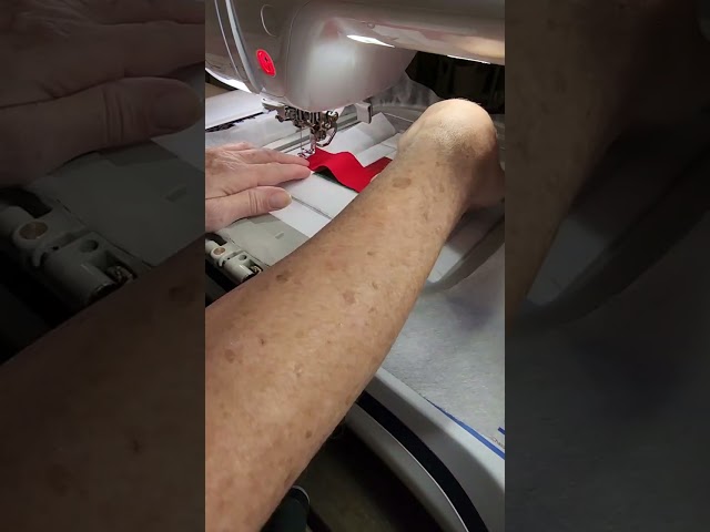 in the hoop hot pad for machine embroidery #inthehoop #machineembroidery #diychristmasgifts