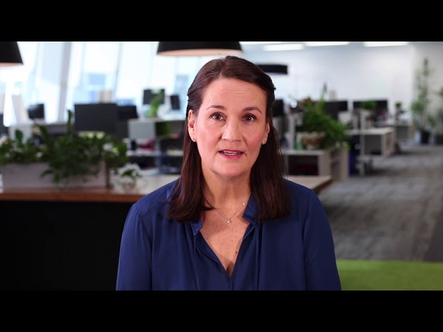 What can a physiotherapist assign to an assistant?
