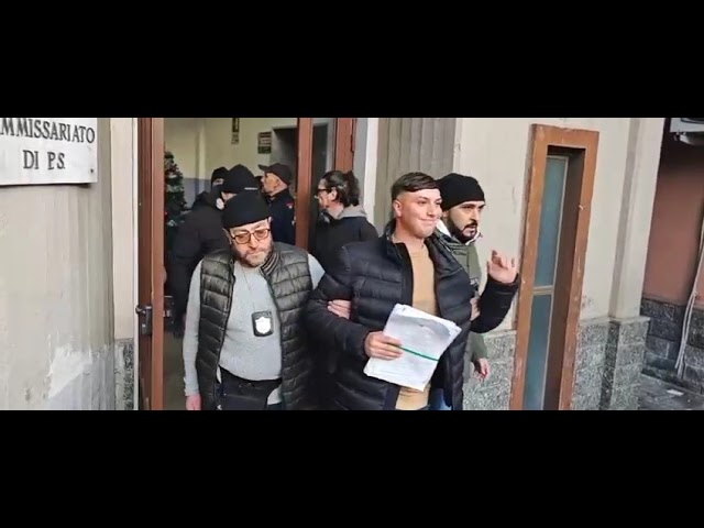 Adrano, sfilano gli arrestati dell’operazione antimafia: LE IMMAGINI