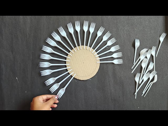 DIY Unique plastic spoons wall decor/Best out of waste plastic spoons reuse idea/plastic spoon craft