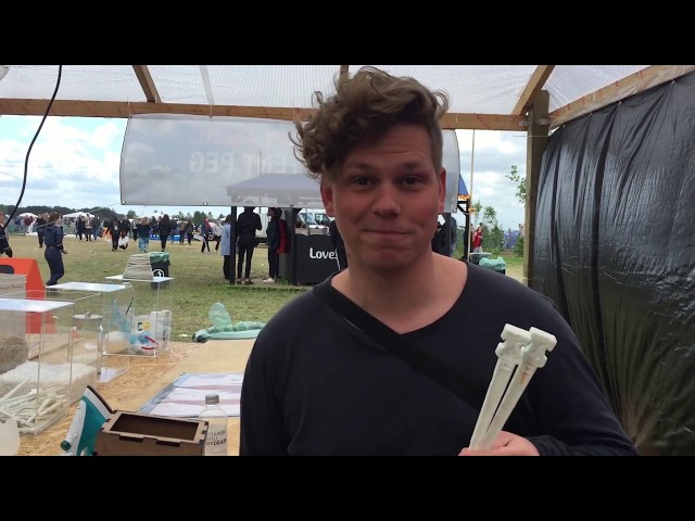 Frank forvandler plastikflasker til teltpløkker