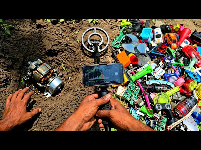 Finding Salvaged Parts in Old Scrap Gadgets | Awesome Ideas