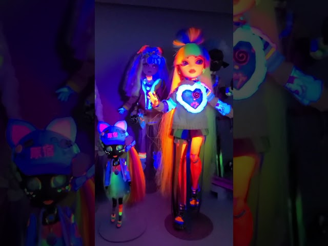 Blacklight + Dolls 😍 #uvlight #blacklight #dolls #dollshelf