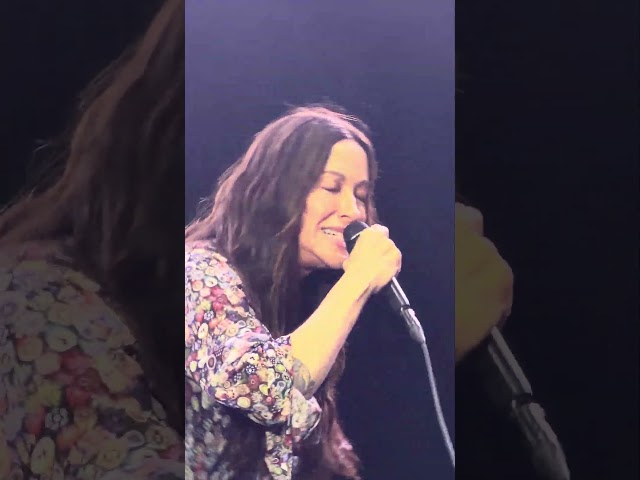 Alanis rocks You Oughta Know! (Live in NYC, 10-3-26) (4K HDR, HQ Audio)