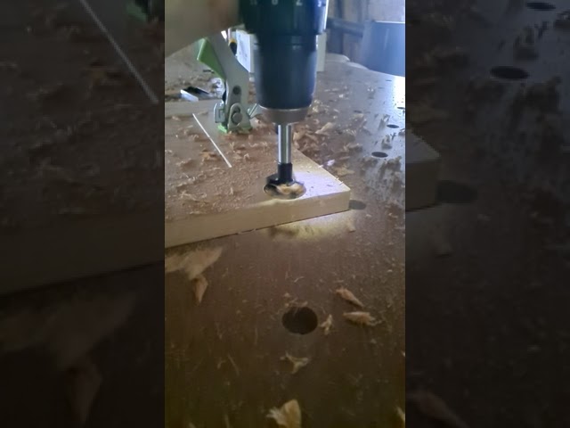 Slow hinge