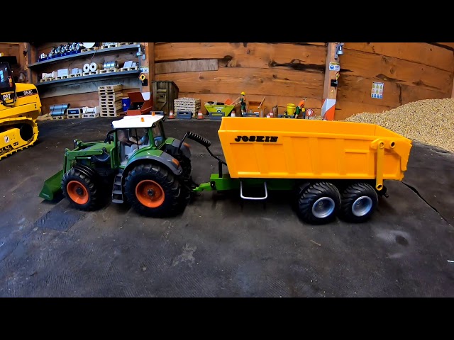 Siku Control 32 Fendt 6769 & Joskin Trailer.