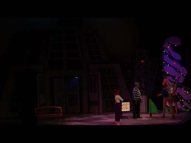 Fancy Nancy's Splendiferous Christmas, tree scene