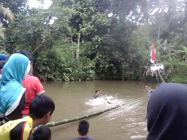 The latest funny video path on the water
