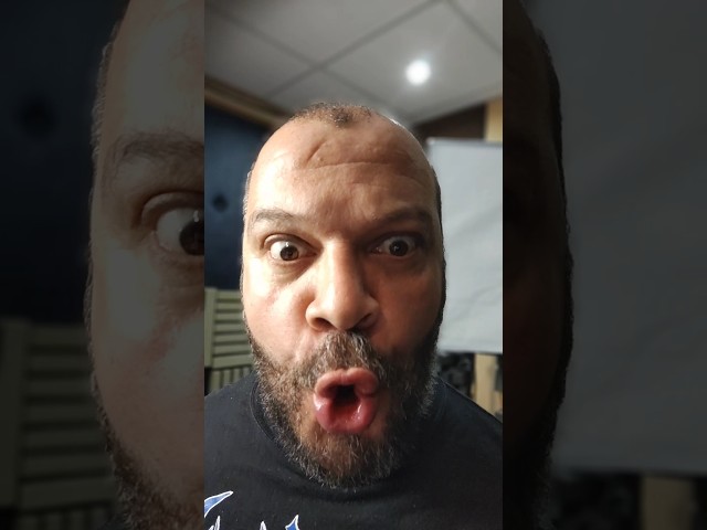 sickest growl ever!!! #metalvocalist #growls session vocals & book lesson: www.redouaneaouameur.com