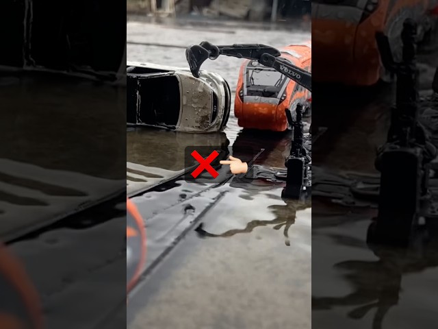 Indian mode train vande bharat in heavy rain #toys #modeltrains #shorts