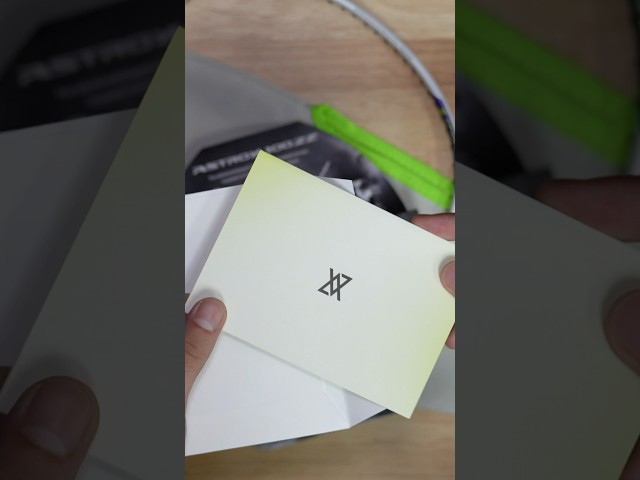 Hidden Letter in Astrox 100ZZ Viktor Axelsen