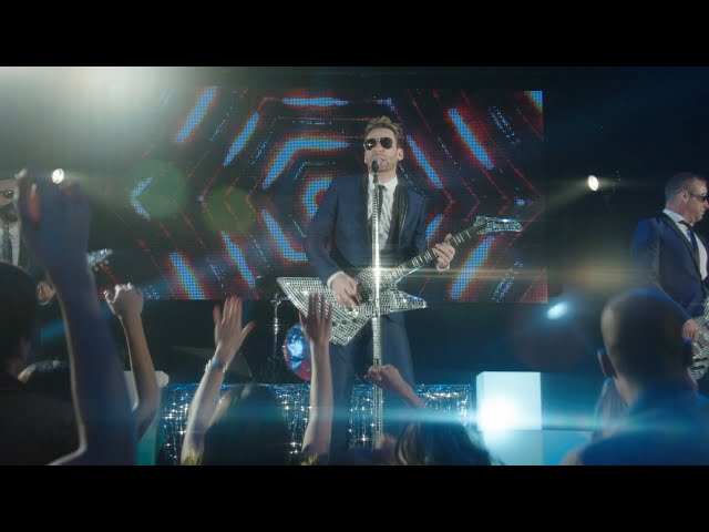 Nickelback - She Keeps Me Up (Official Music Video)