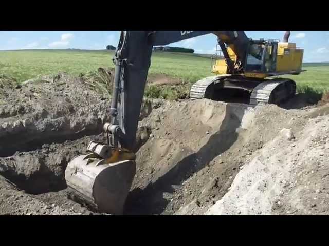 Lets dig a hole -  John Deere 870G