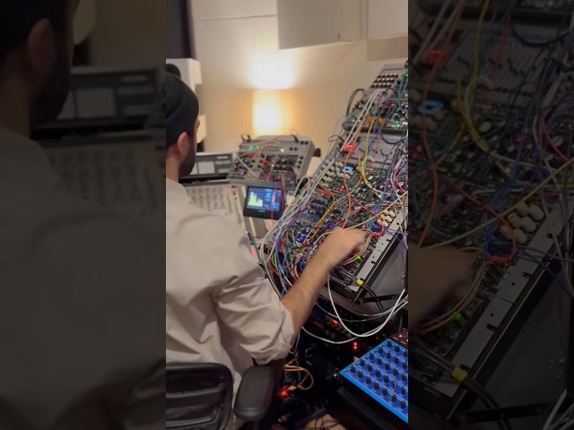 @viken-arman dropped his new EP « The Light - At The End » with a second track. Out now everywhere.