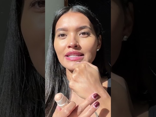 Learn How to Apply L’Oréal Lumi Le Glass Highlighter for "Glass Skin" Glow✨