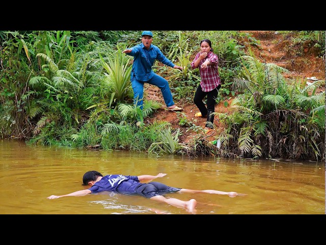 A single mother risks everything to save her neighbor from floodwaters🔥
