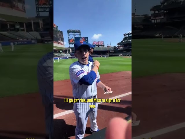 These young collectors brought cards to the ballpark and left with a moment they’ll never forget 🧡