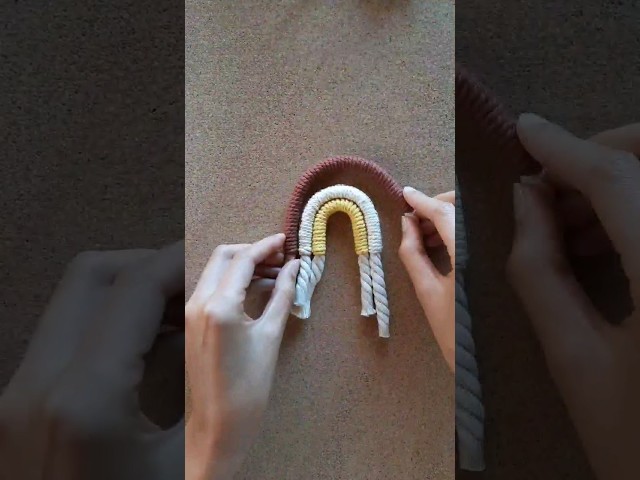 MACRAMÉ RAINBOW KEYCHAIN 🌈 #macrametutorial #diy #handmade #homemade #macrame #keychain #tutorial