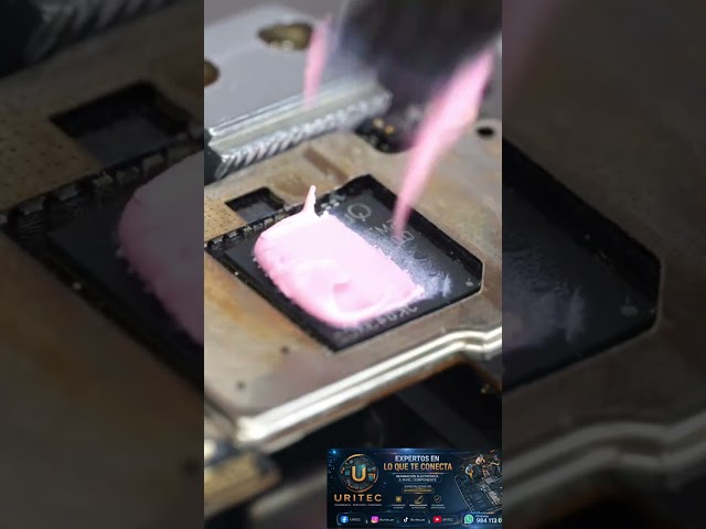 Técnica Profesional de Reballing en CPU de Smartphone