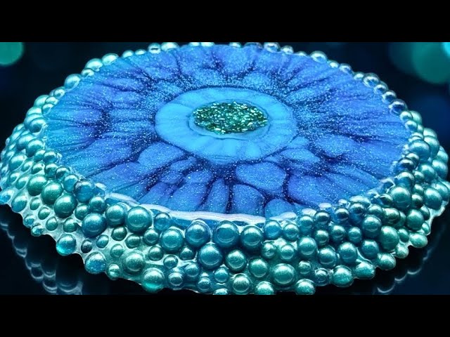 #551 Vibrant Blue Flower Pour Tutorial in Epoxy Resin