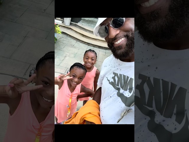 Rickey Smiley With His Daughters & Granddaughter