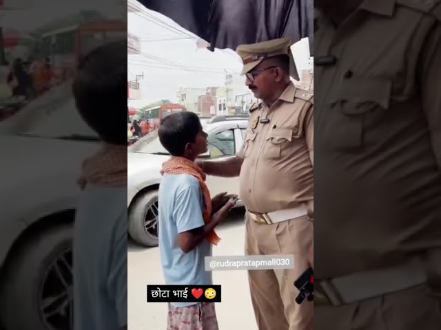 I meet with #itsrudrapratapmall a person who aware about road safety through his rank  is nice. 👍😊😊😊