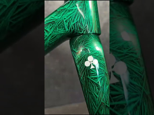 Bicicleta con pintura efecto Cristalizador y Candy verde Stardust