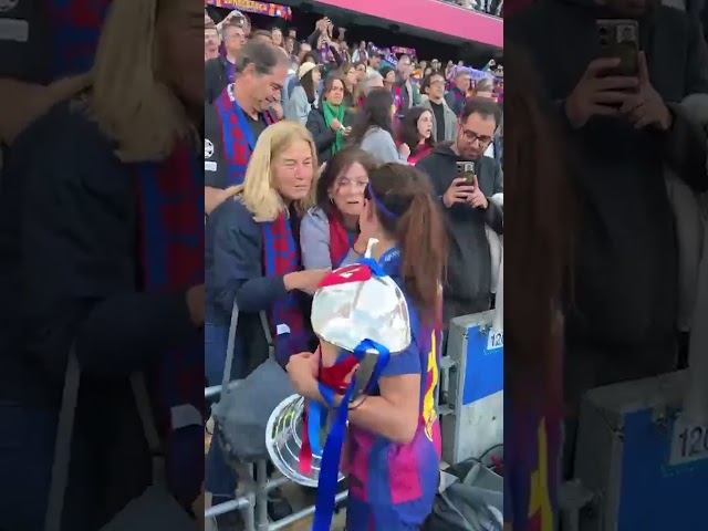 Bonmati celebrates with her family 🥹🏆