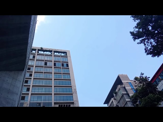 নীল আকাশের এই বিশালতা, মহান আল্লাহর কুদরতের কথা মনে করিয়ে দেয়! 💙