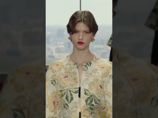CAROLINA HERRERA Fall/Winter 2025/26 : Winter Magic at the Heart of NYFW