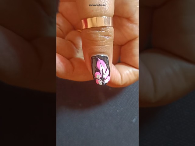 Simple nail art design 💅# #nailart #youtubeshorts #nails #simplenails