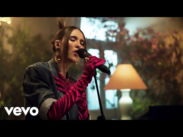 Mimi Webb - Good Without (Official Stripped Video)