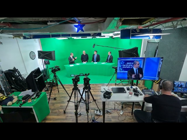 מאחורי הקלעים של האולפן הירוק של coming up  www.comingup.co.il