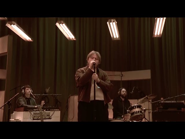 Lewis Capaldi – Something In The Heavens (Live on The Graham Norton Show)