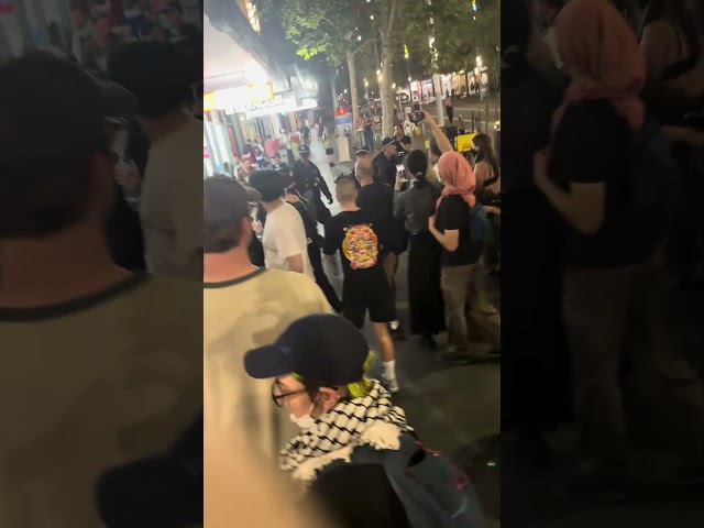 Police brutality on the streets of Sydney (first hand pov)