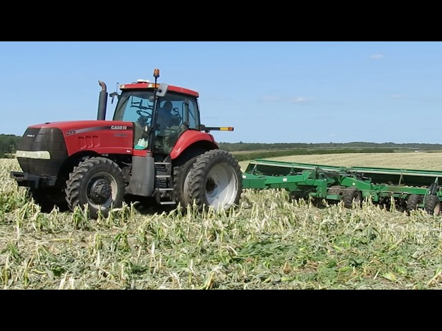 CASE IH 215 MAGNUM Tractor Seeding Cereal Rye