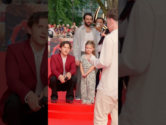 Surprising Tom Holland and Zendaya with Titanium Flashhmob at #SpiderManBrandNewDay fan event!