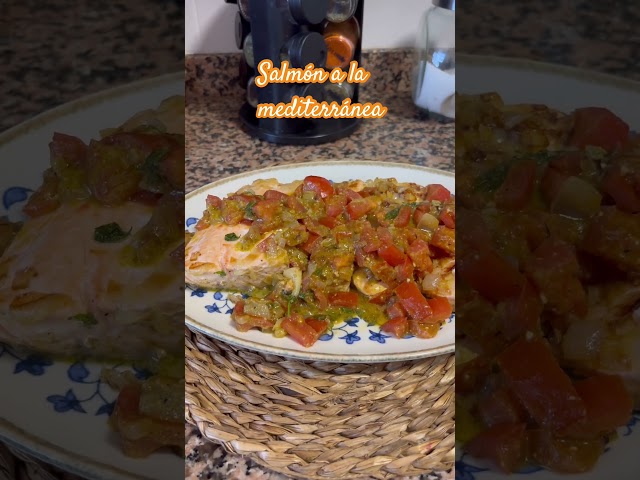 Mediterranean-style salmon #susanarecipes #salmon