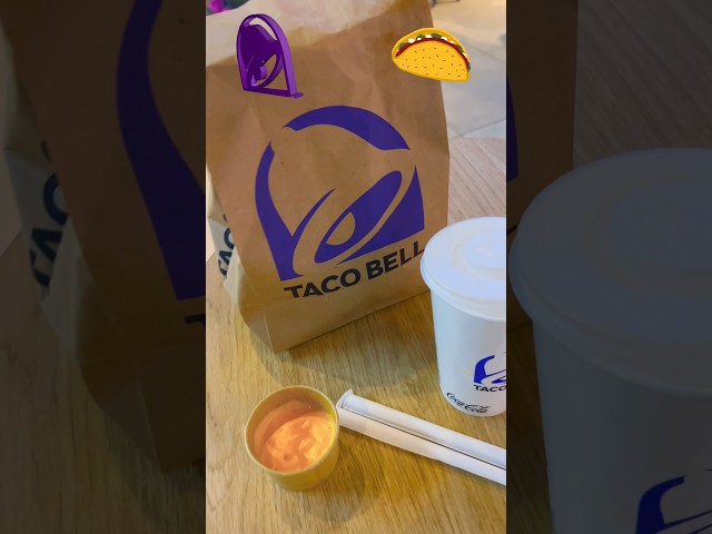 @TacoBell på @westfieldmallofscandinavia ! 🥳👍 🌮 #noraochpappa #tacobell #mallofscandinavia