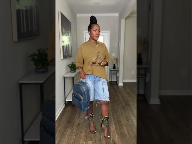 Le look streetwear audacieux avec t-shirt oversize et bermuda en jean ! 🔥✨