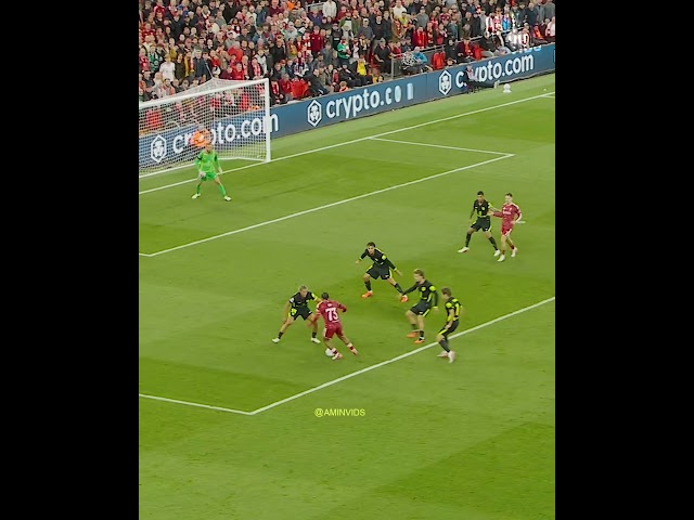 Rio Ngumoha Made Llorente Need HELP 😮‍💨 #Ngumoha #Liverpool