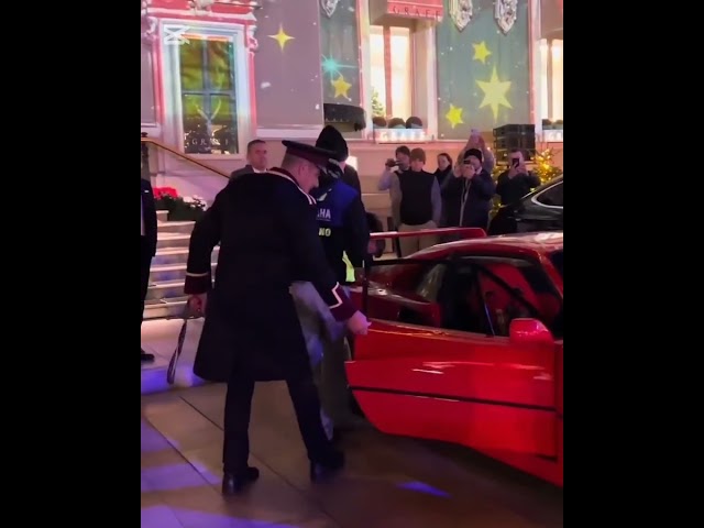 LANDO NORRIS IN A FERRARI SHOPPING