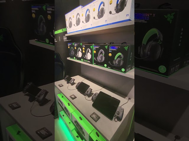 Inside a Razer Store (Again)