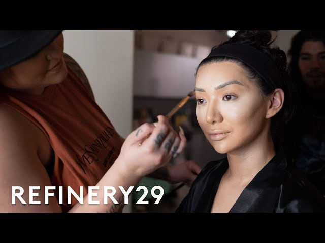 Préparez-vous pour un défilé de mode avec Nikita Dragun | Get Glam VR | Refinery29