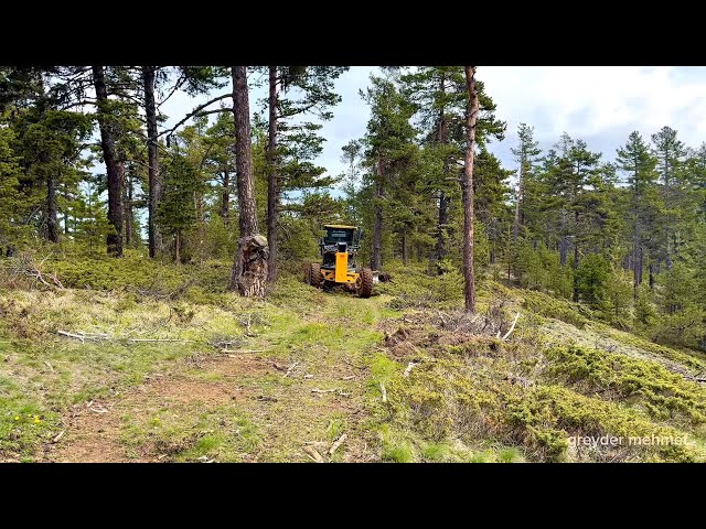 How John Deere Grader Is Blazing New Paths Through the Rainforest #grader #johndeere