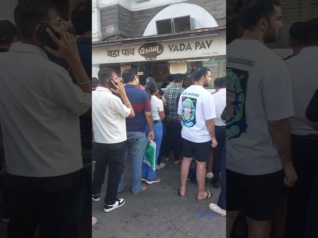 Mumbai Famous Aram Vada Pav | Opposite CST Railway Station 😍