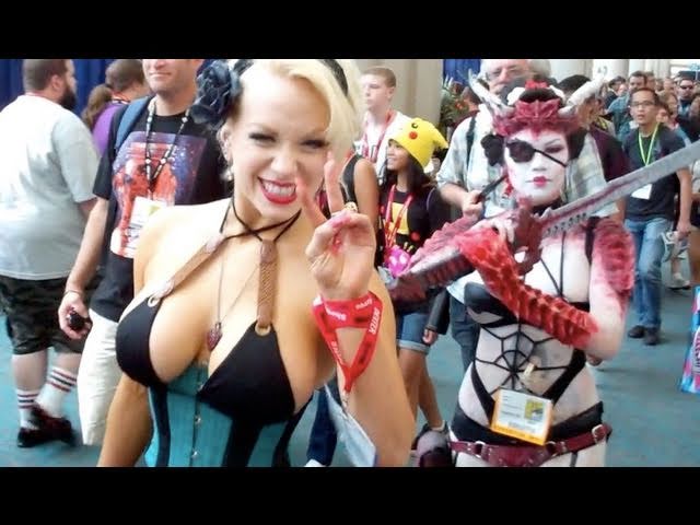 Hot Girls of Comic-Con 2011 - Part 2!