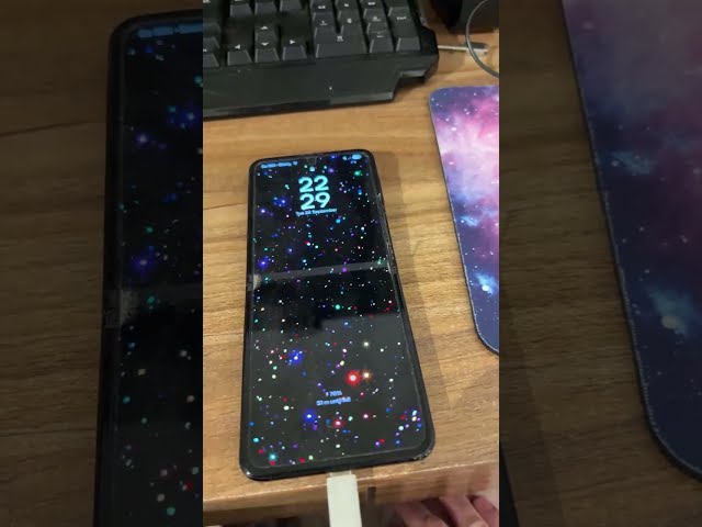 Installing Android 15 on a Samsung Galaxy Z Flip 3 on live
